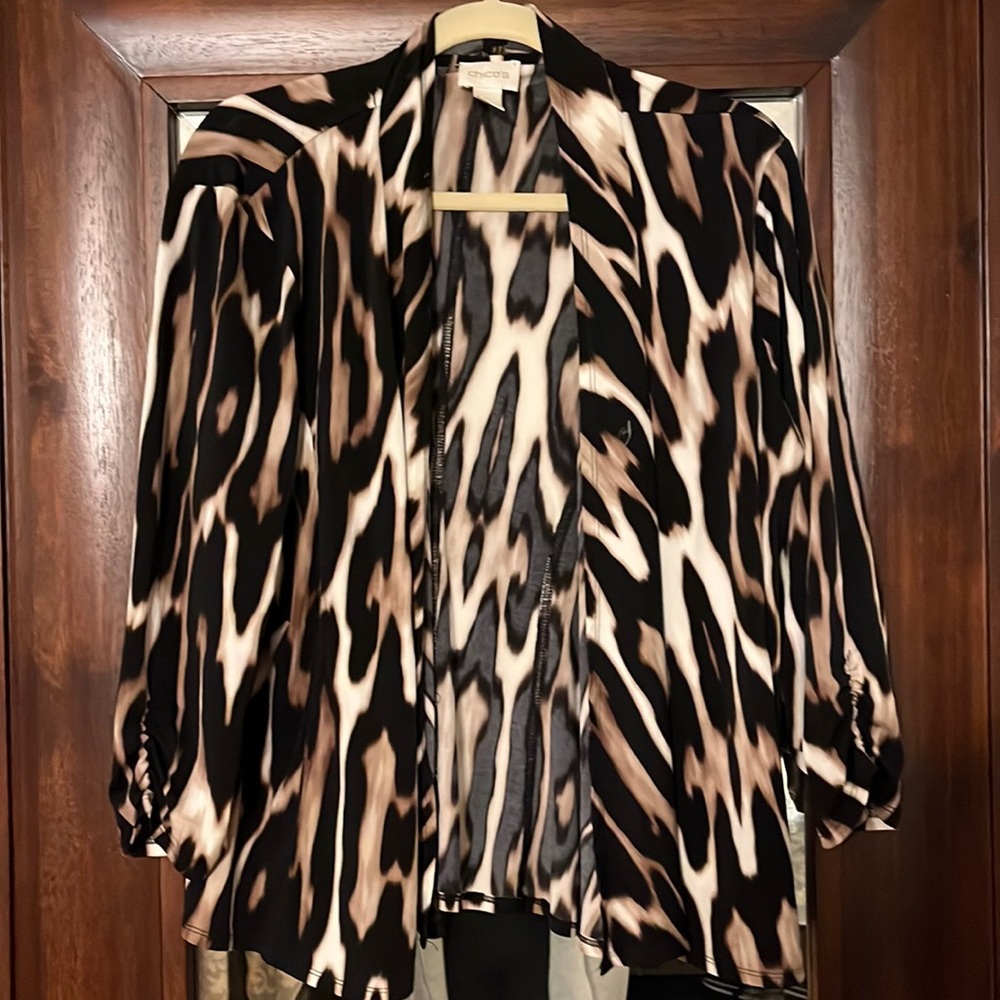 Chico’s Women’s animal print perfect layer. Size 2. Long sleeve. Open front